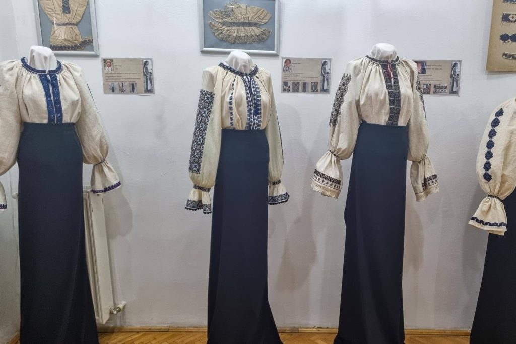 Traditional Transylvanian clothing Traditional Transylvanian clothing