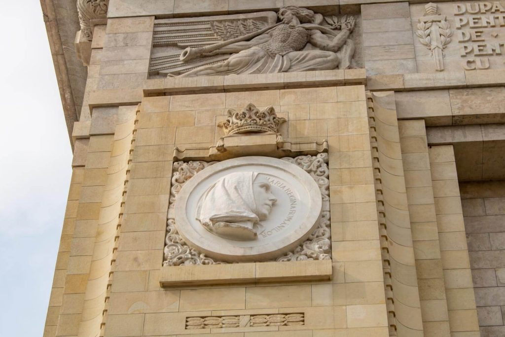 Sculpture of Queen Marie Sculpture of Queen Marie