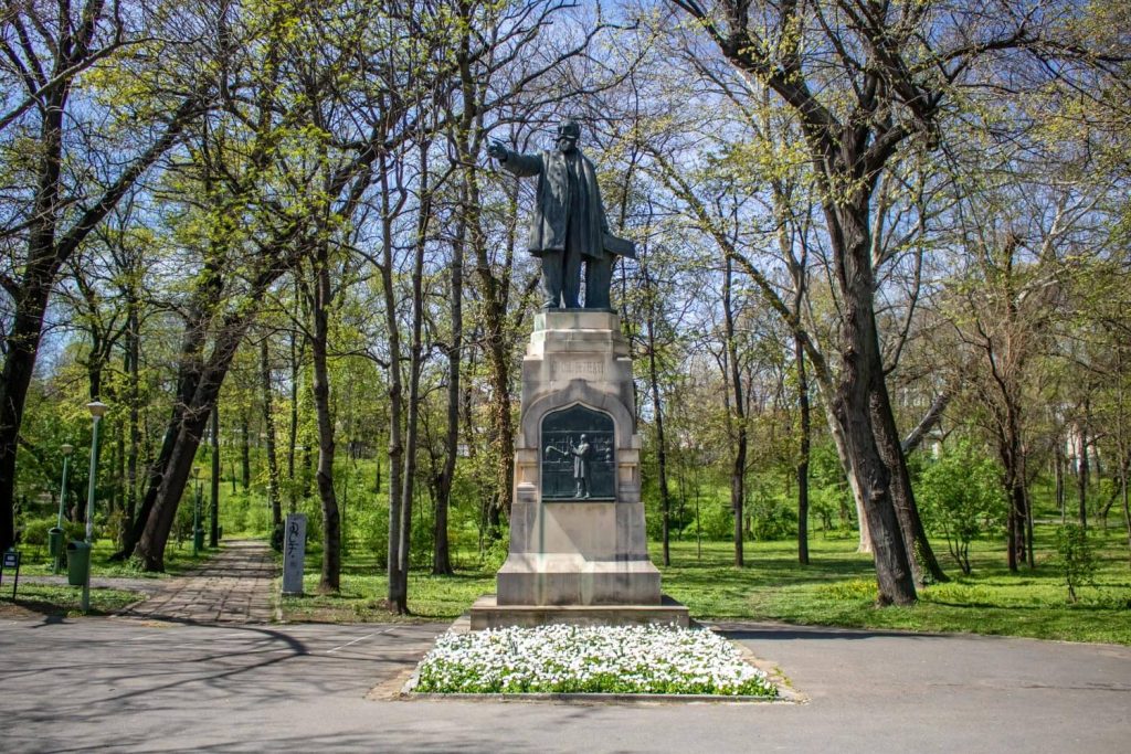 Dr. Constantin Istrati Statue