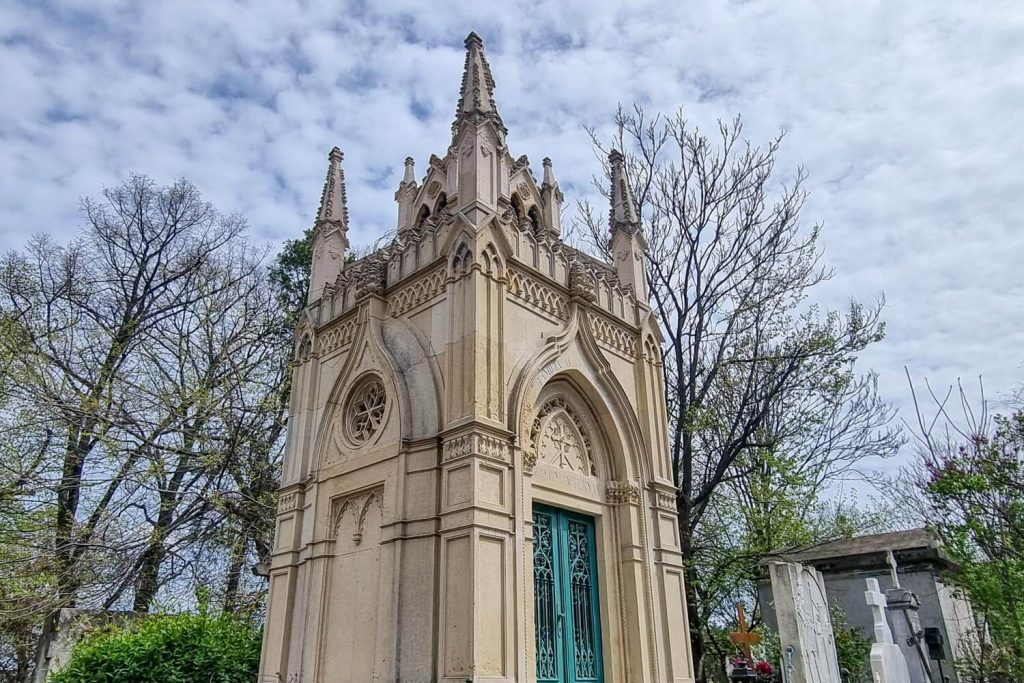 Bellu Cemetery