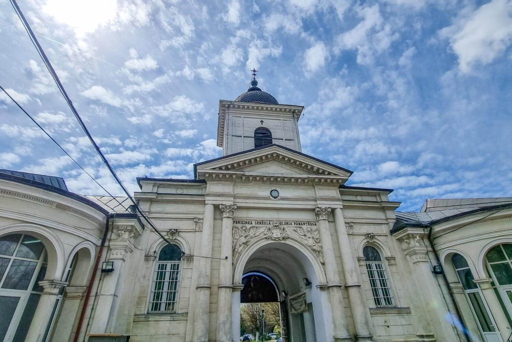 Cemetary entrance gate