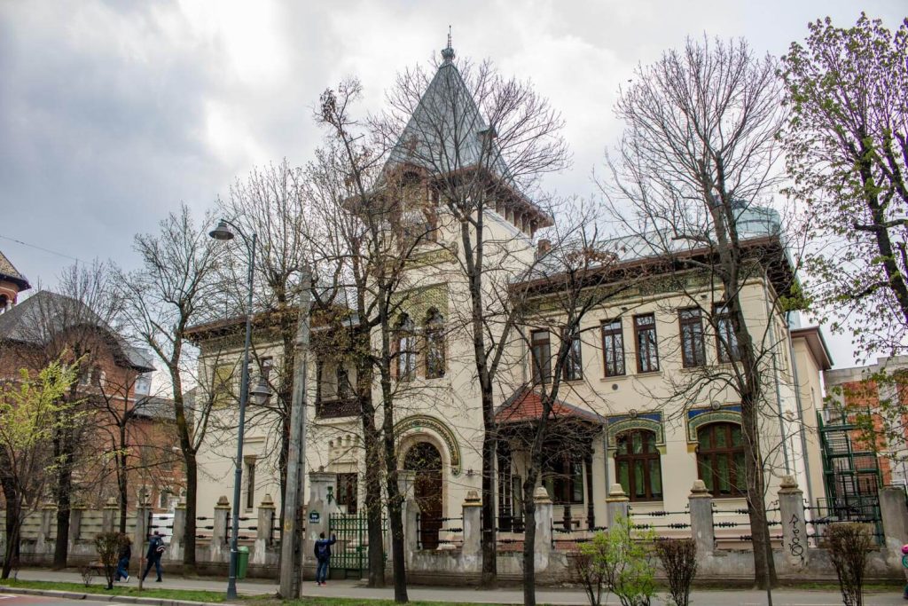 Ion Heliade Rădulescu School