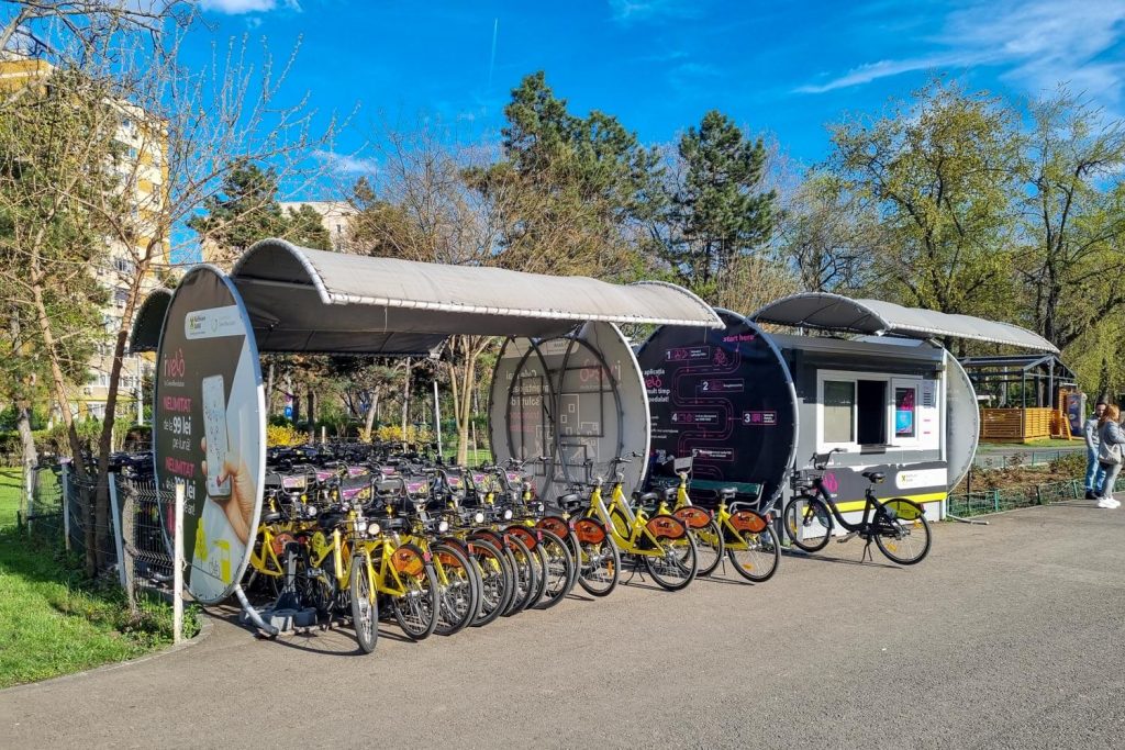 Bicycle rental station