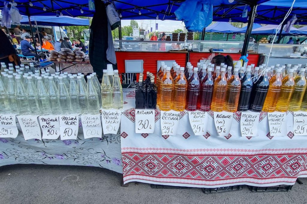 Weekend market at Heroes Square