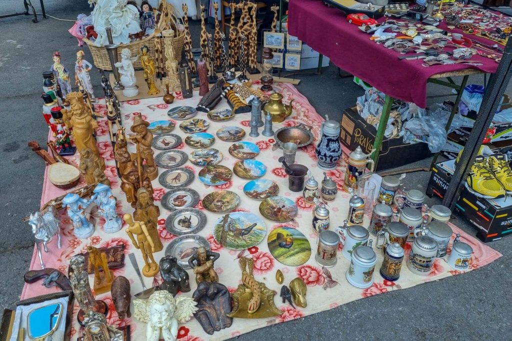 Weekend market at Heroes Square