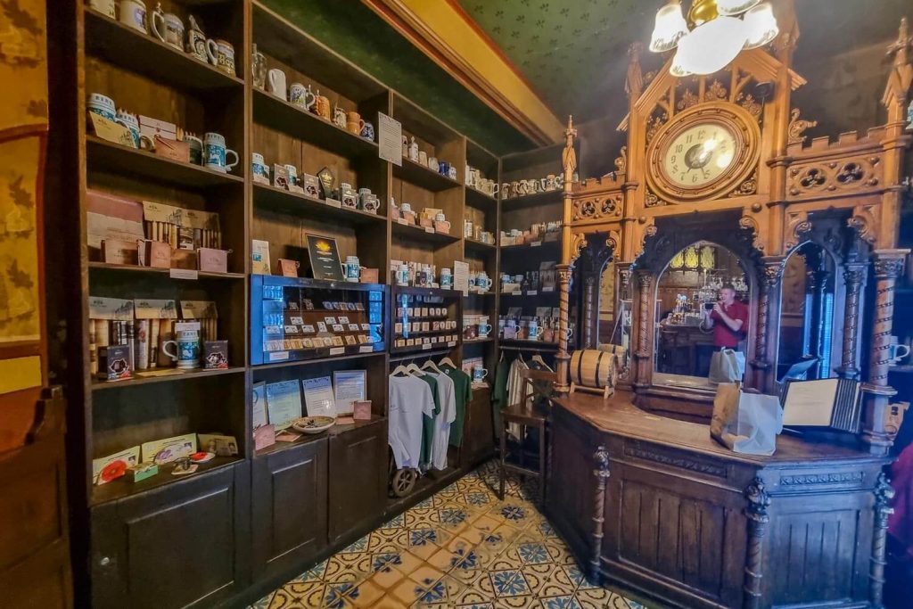 Souvenir shop