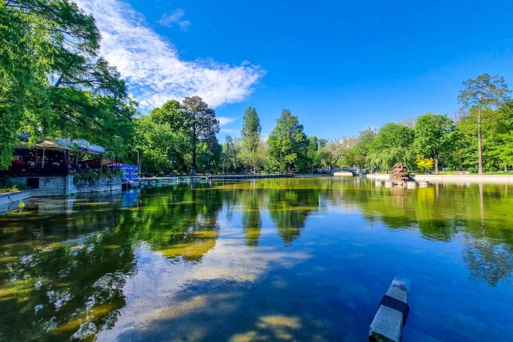 Lake at Cișmigiu Garden