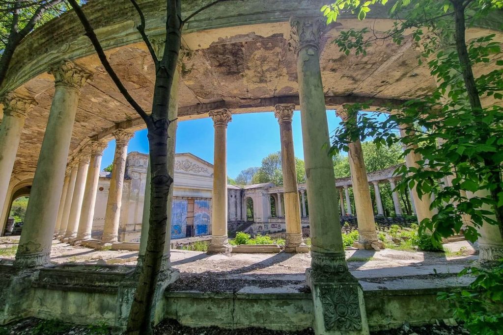 Bazilescu Summer Theatre (Teatrul de Vara Bazilescu)