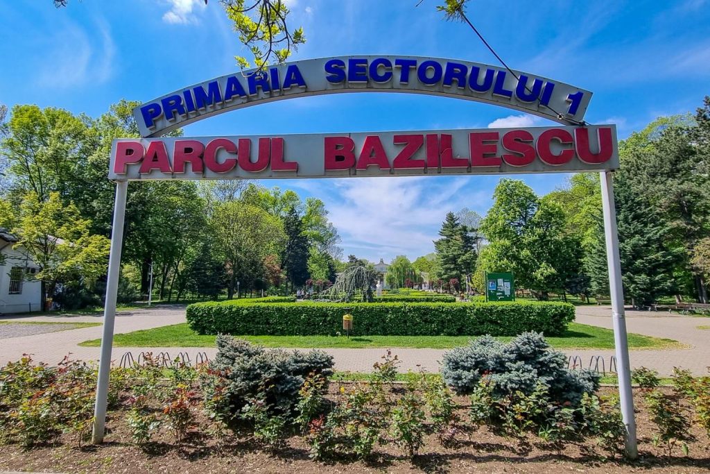 Bazilescu Park entrance gate