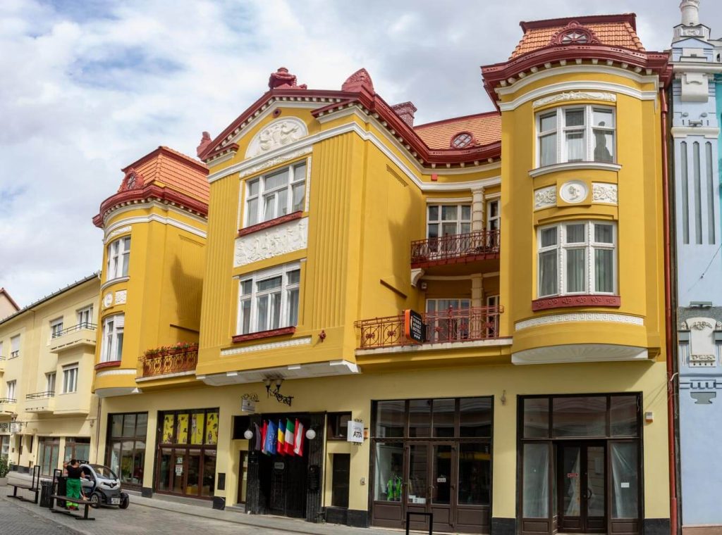 Republic Avenue