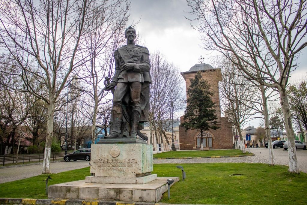 Alexandru Ioan Cuza Monument