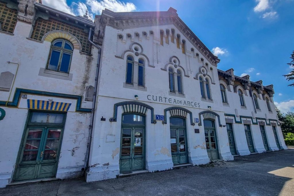 Curtea de Argeș Train Station