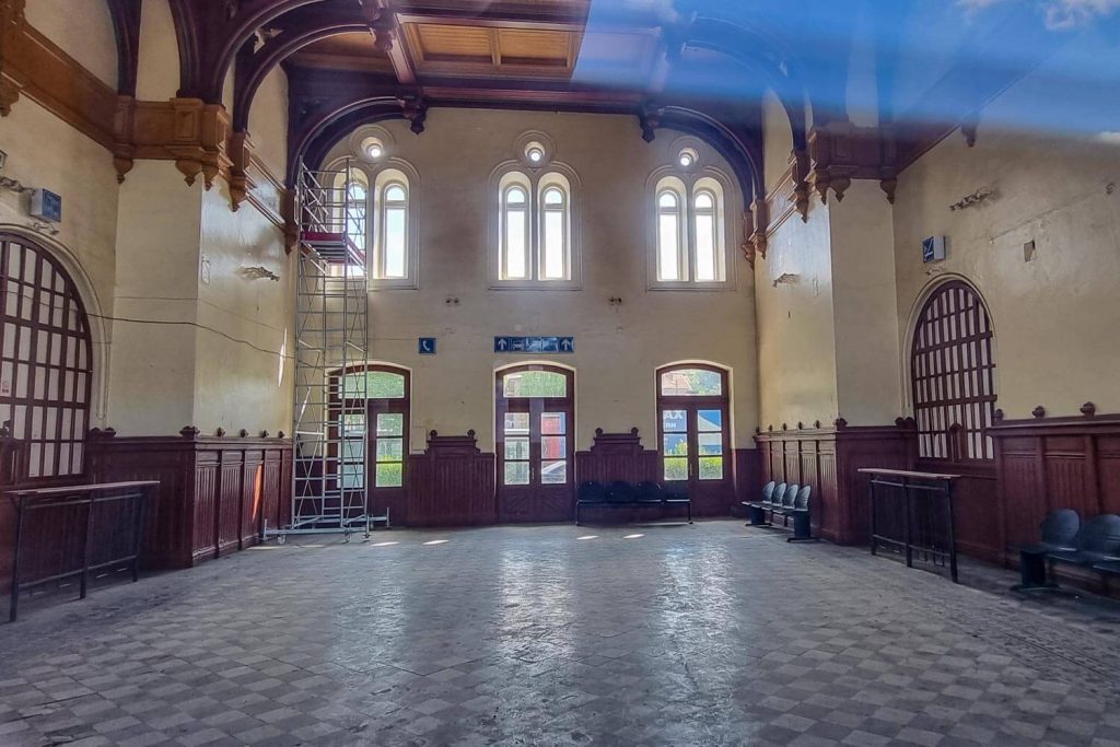 Curtea de Argeș Train Station