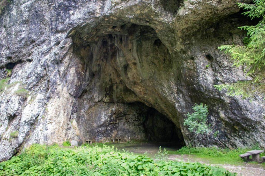 Ionele's Door Cave