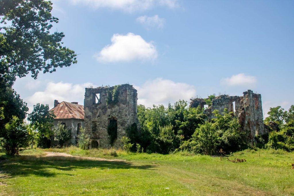 Kornis Castle