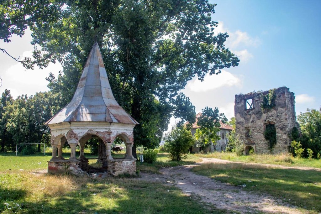 Kornis Castle