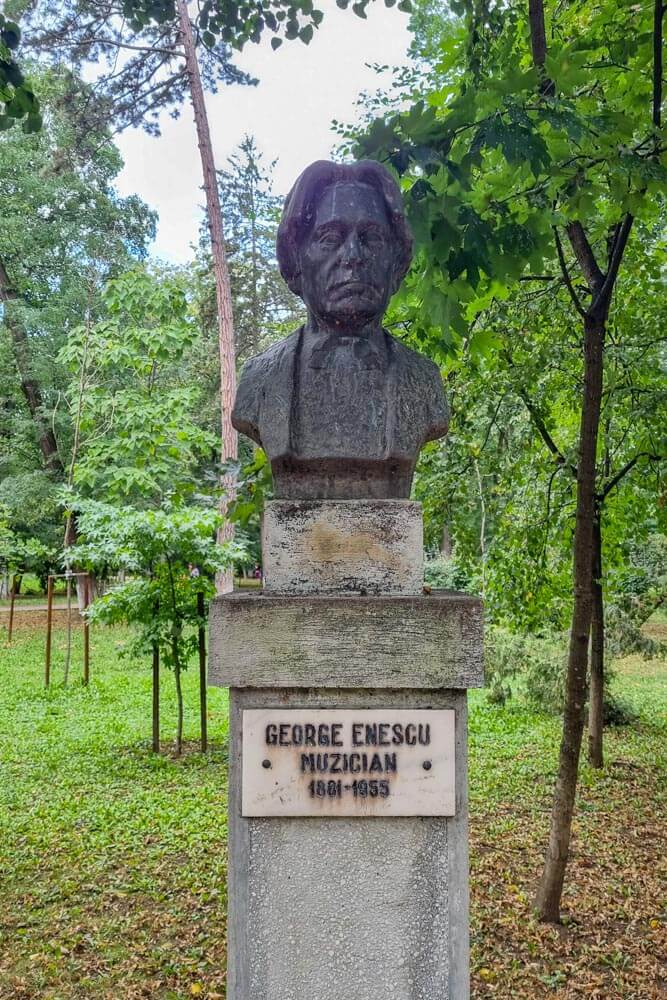 Buste of George Enescu Buste of George Enescu