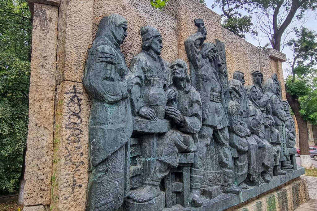 monument to the 1907 uprising botosani 3 1024x683