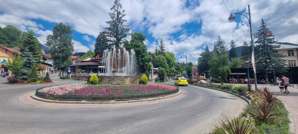 Omul Universal Monument