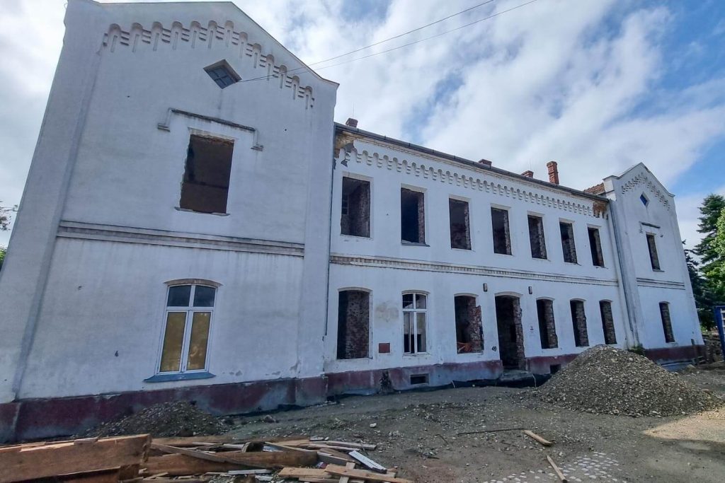 Radna Train Station