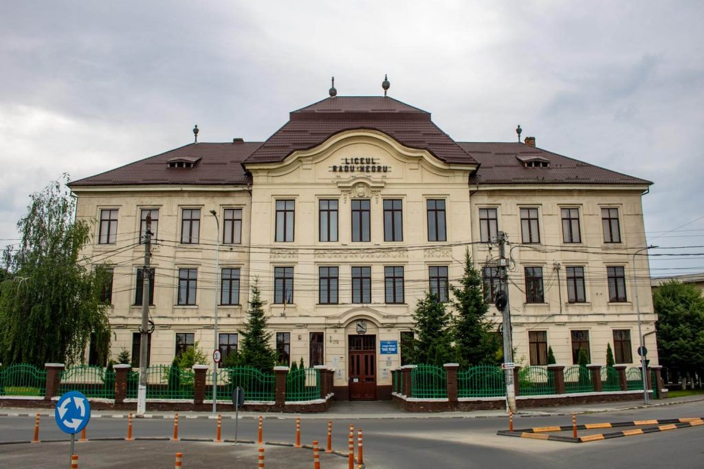 Radu Negru National College Făgăraș Radu Negru National College Făgăraș