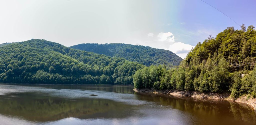 Tău Bistra Lake