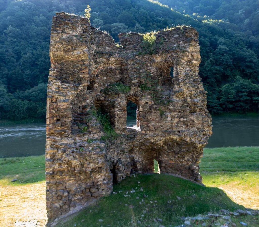 Broken Tower of Boița