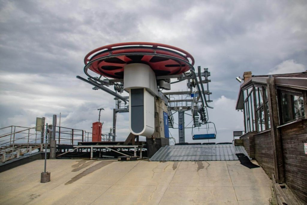 Chair lift on Cozla Mountain
