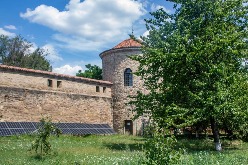 Fortification wall