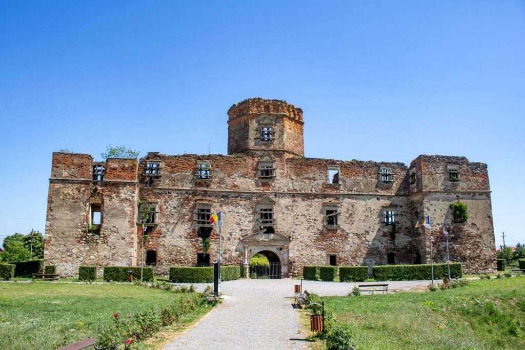 Lónyai Castle