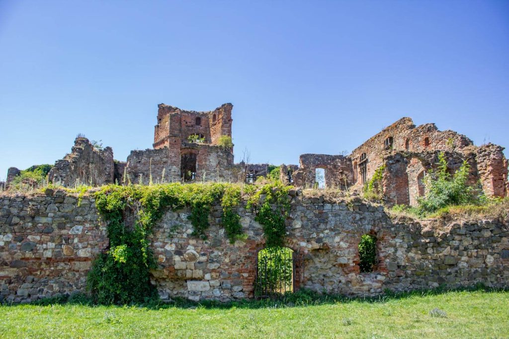 Lónyai Castle