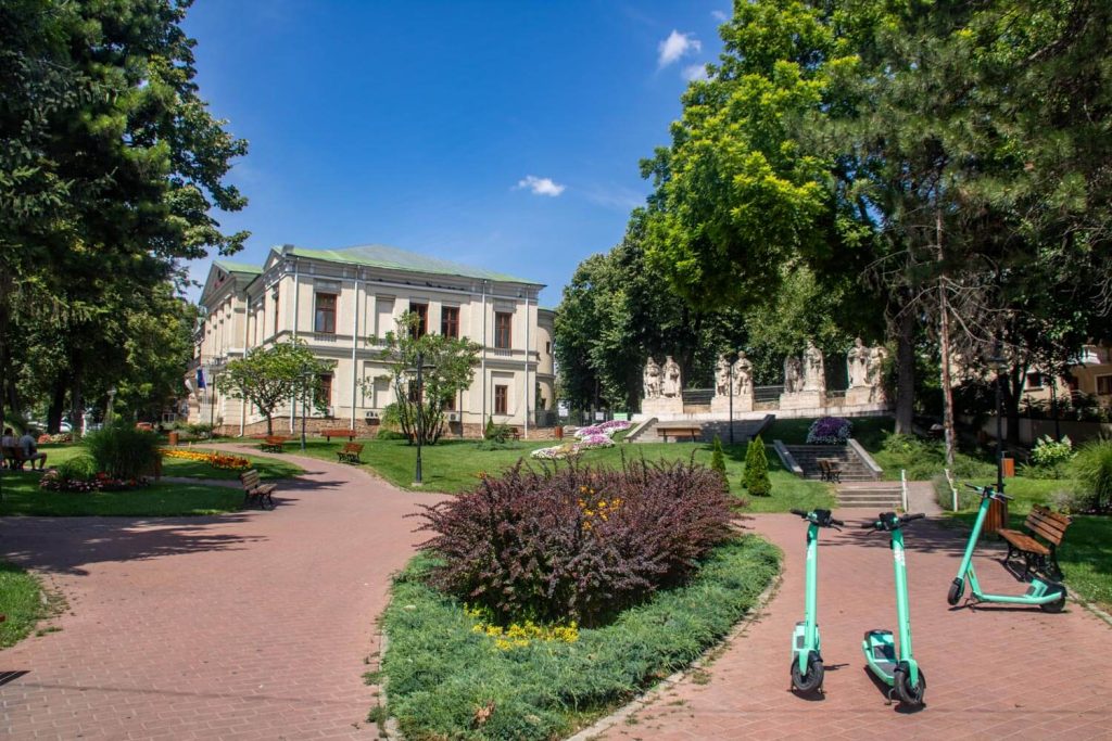 Small park around the monument
