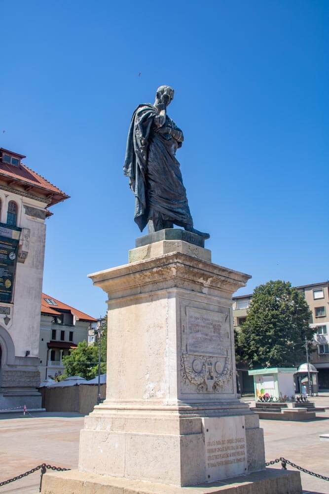 Statue of Ovid Statue of Ovid