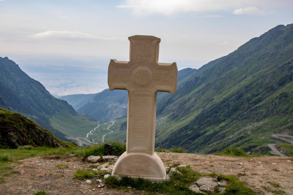 Transfăgărășan viewpoint at Lake Bâlea Transfăgărășan viewpoint at Lake Bâlea