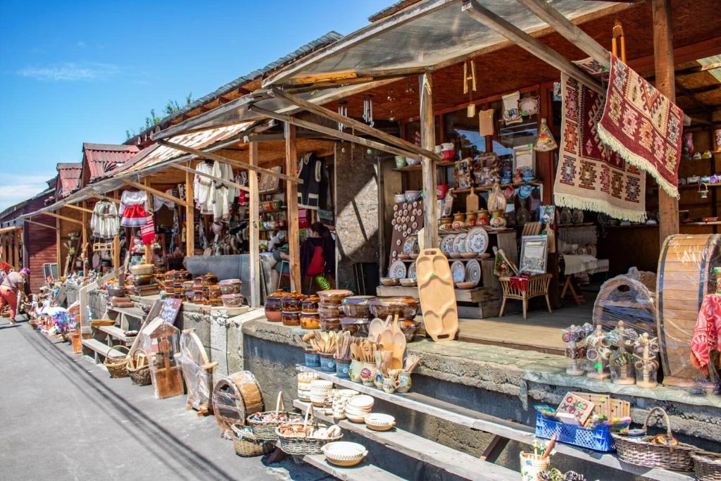 horezu souvenir stalls 3 1024x683