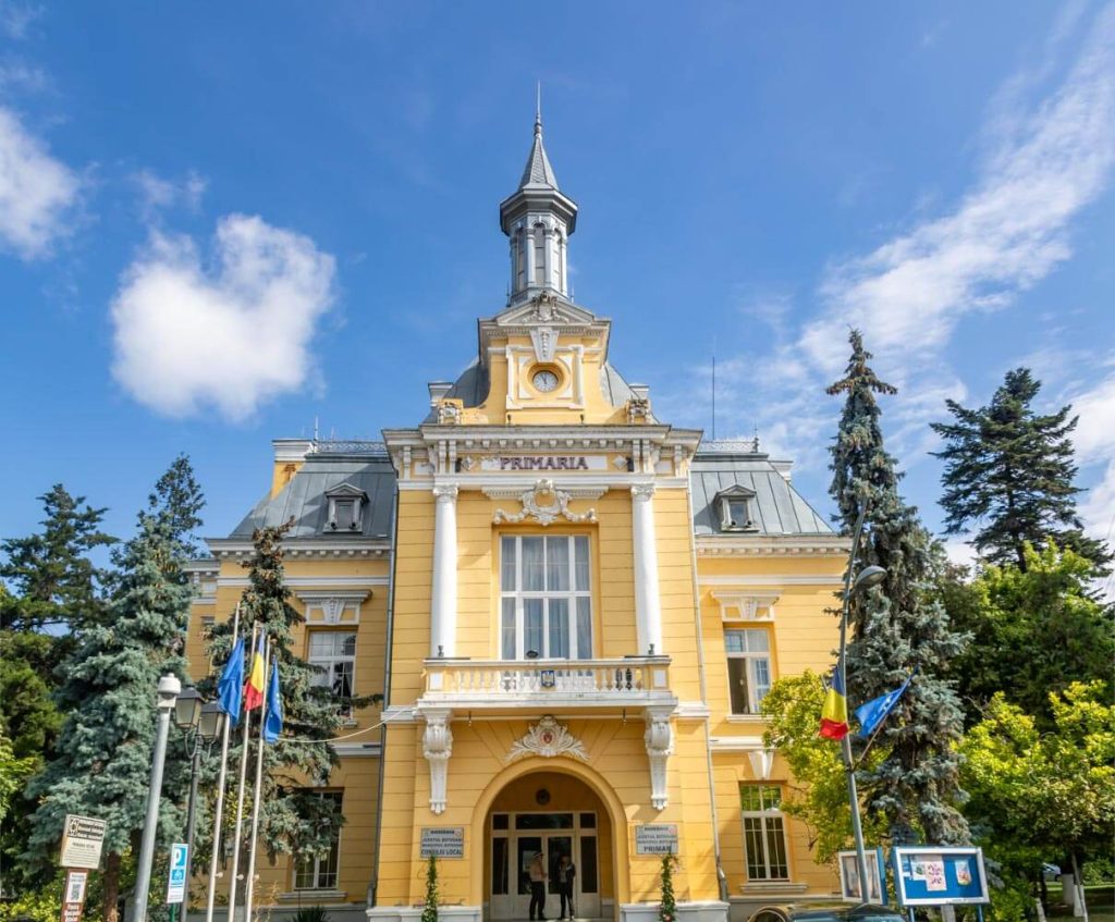 botosani city hall 2 1024x847