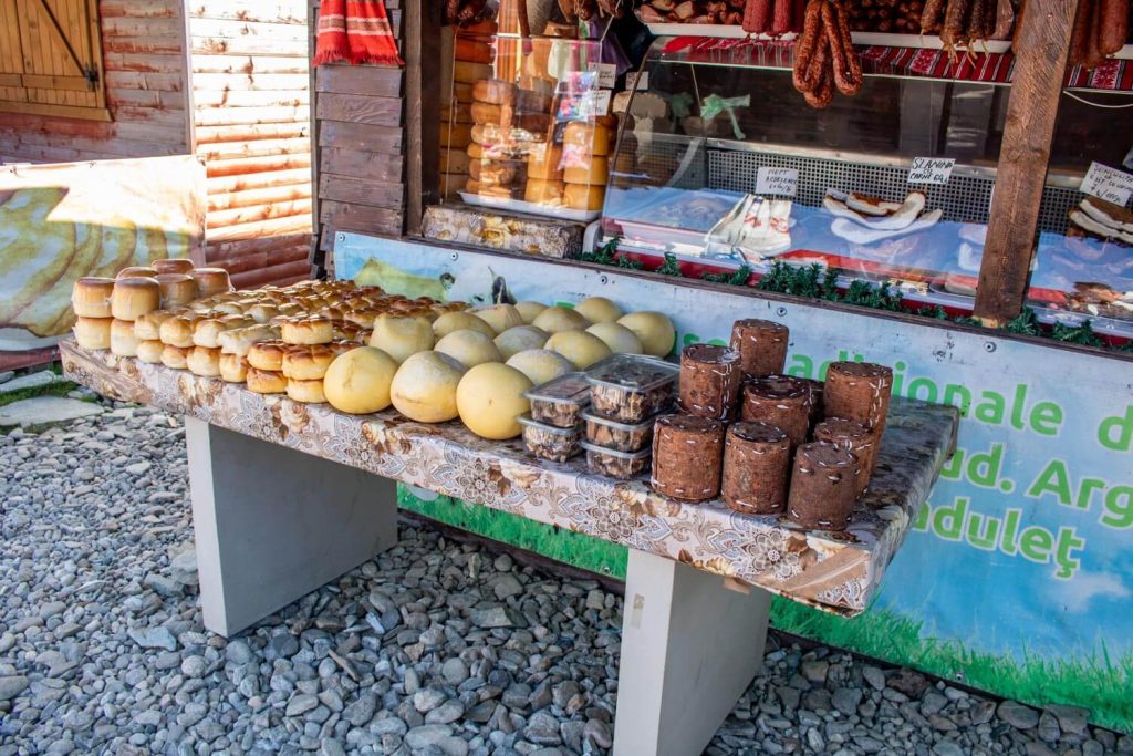 carbunele viewpoint and artisan market transalpina 3 2 1024x683