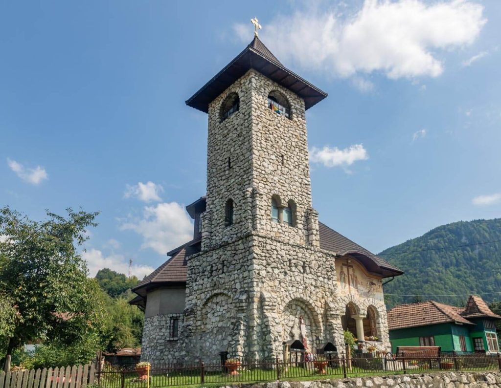 church of the holy emperors constantine and helena podu dambovitei 2 1024x794