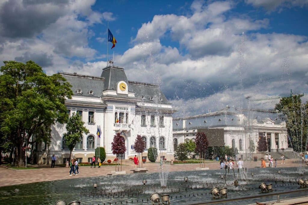 city hall square pitesti 3 1024x683