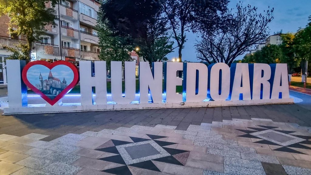 hunedoara sign 1 1024x576