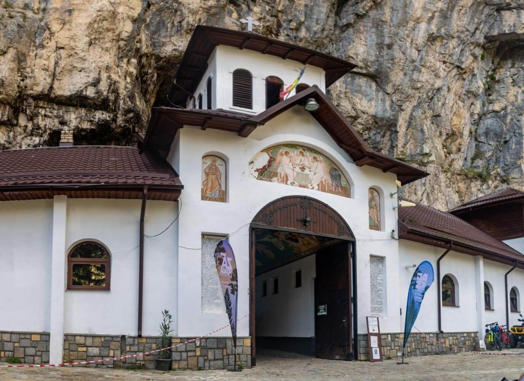 ialomita cave dambovita 4 1024x744