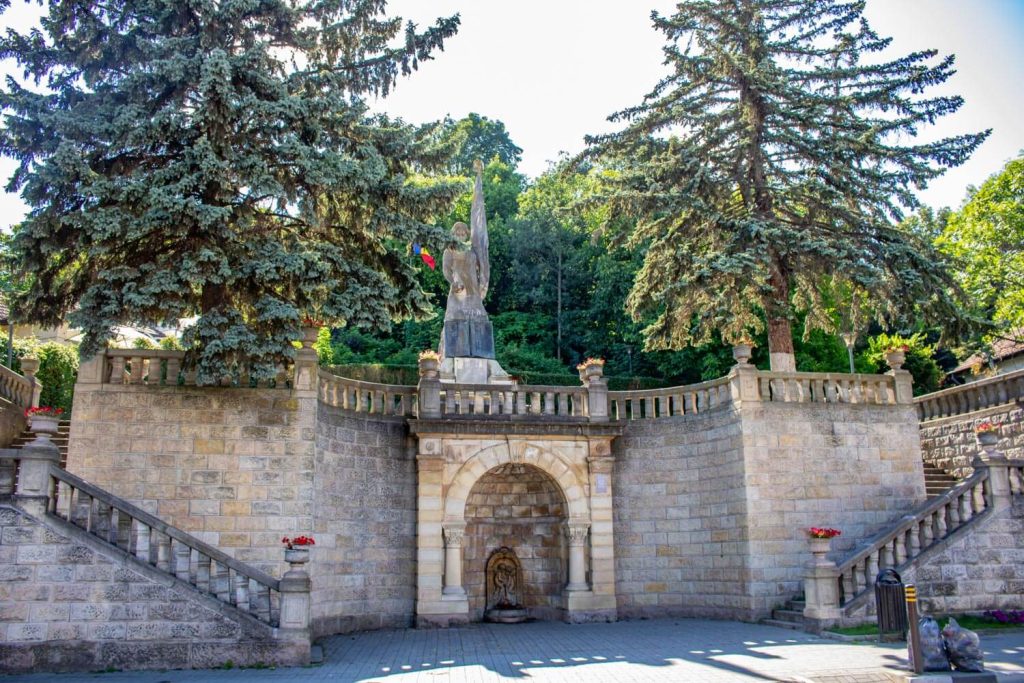 independence monument ramnicu valcea 4 1 1024x683