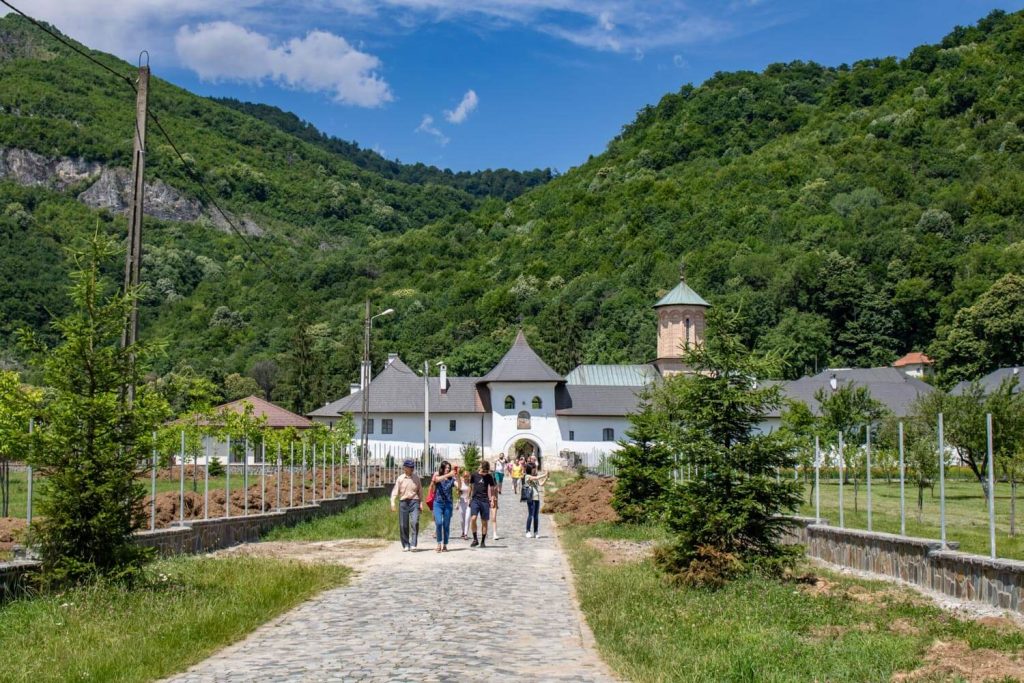 polyvragi monastery gorj 8 1024x683