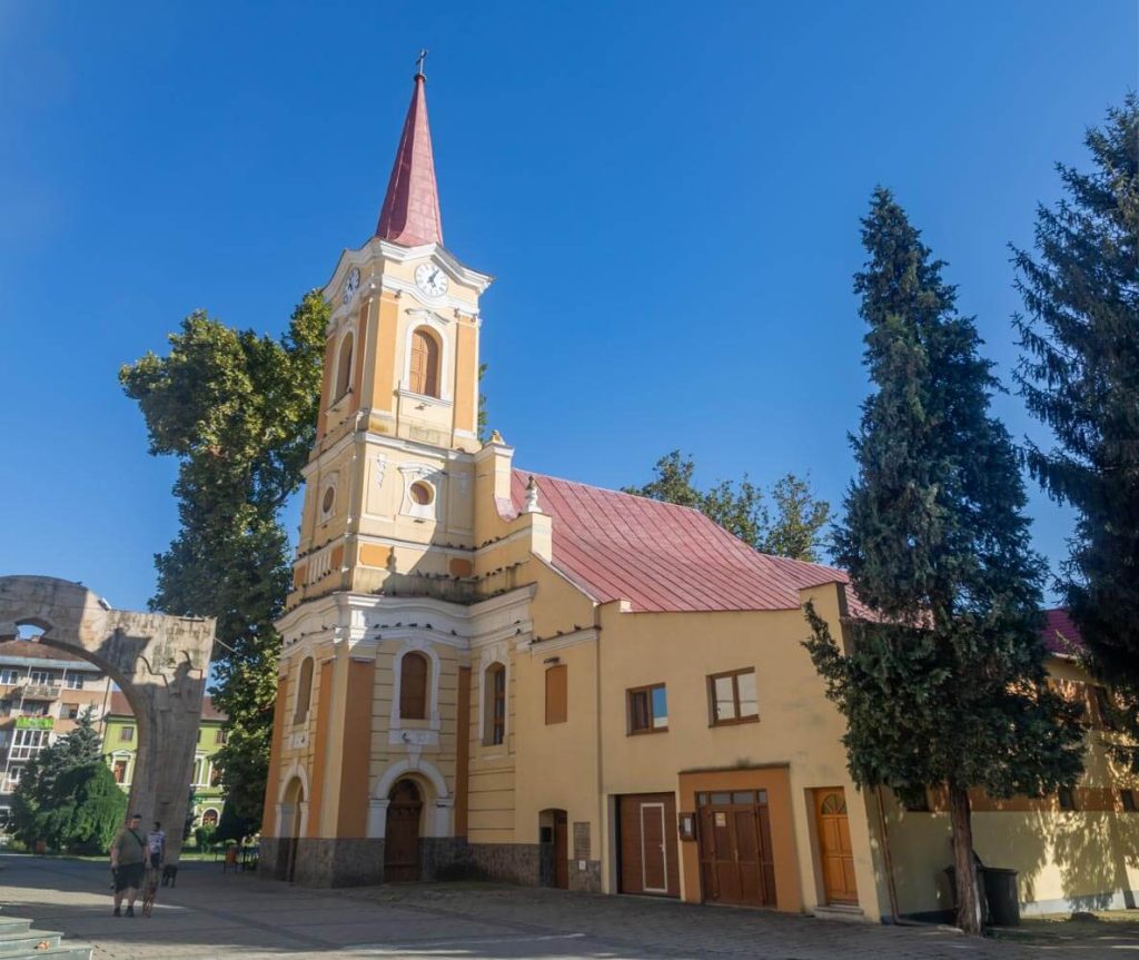 roman catholic church of caransebes 1 1024x863